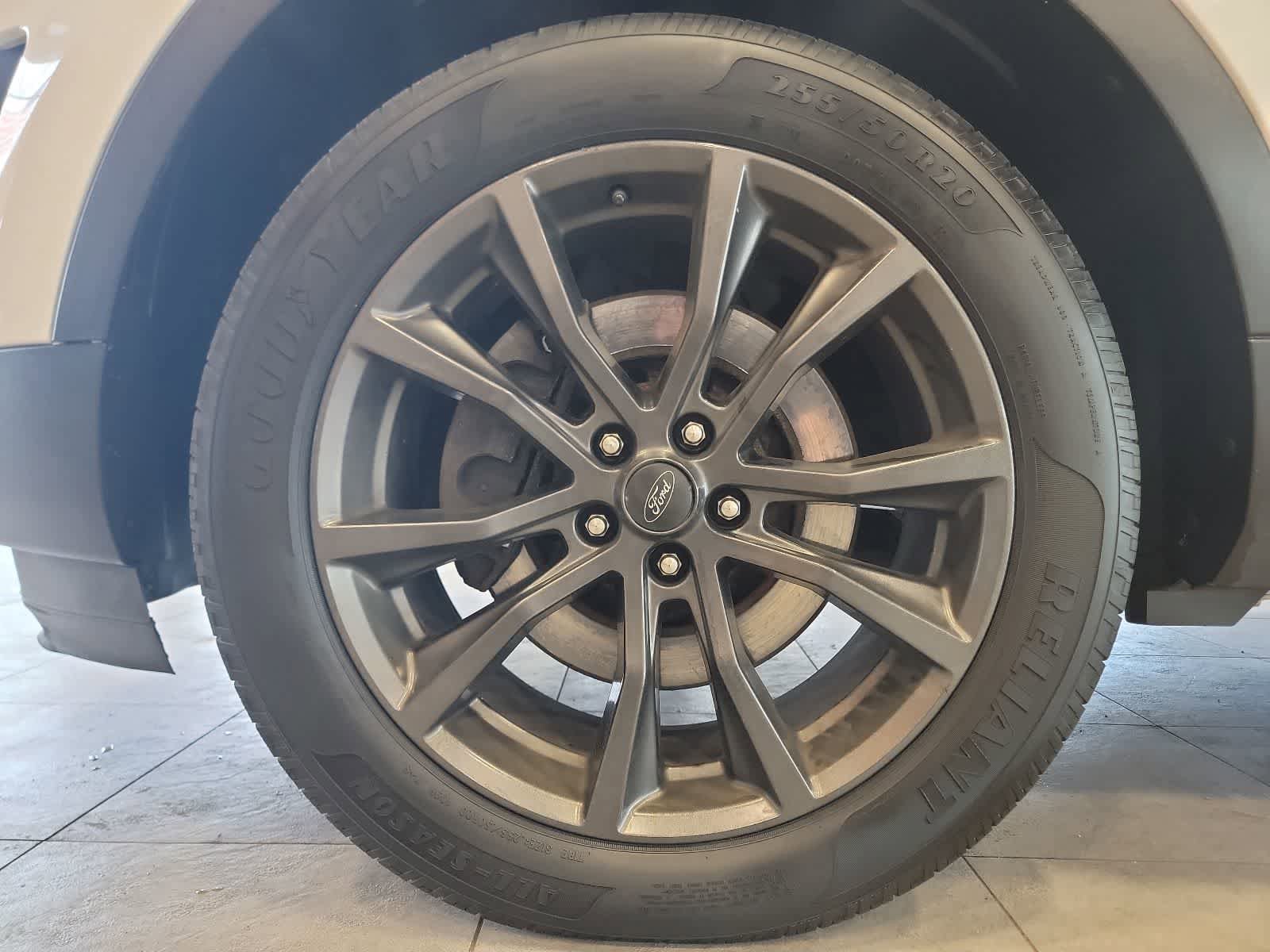 Used 2017 Ford Explorer XLT w/ Equipment Group 202A AWD/4WD image 9