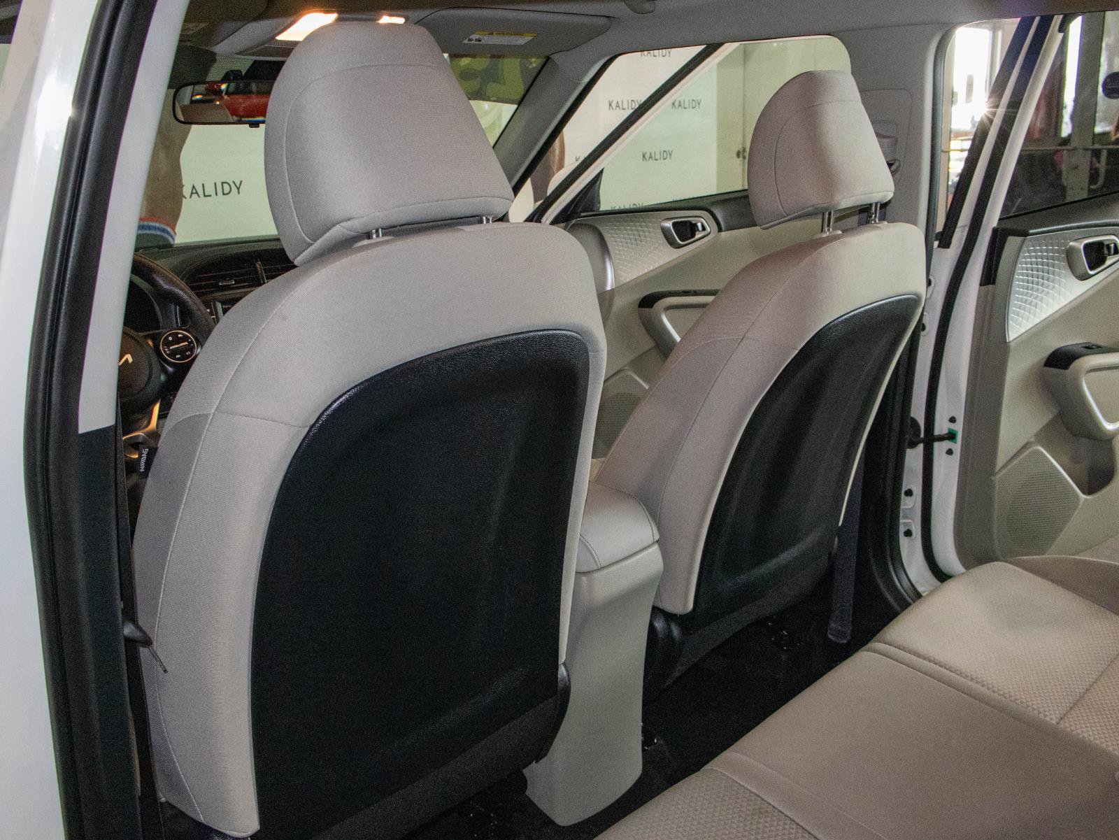Used 2025 Kia Soul LX w/ LX Technology Package FWD image 9