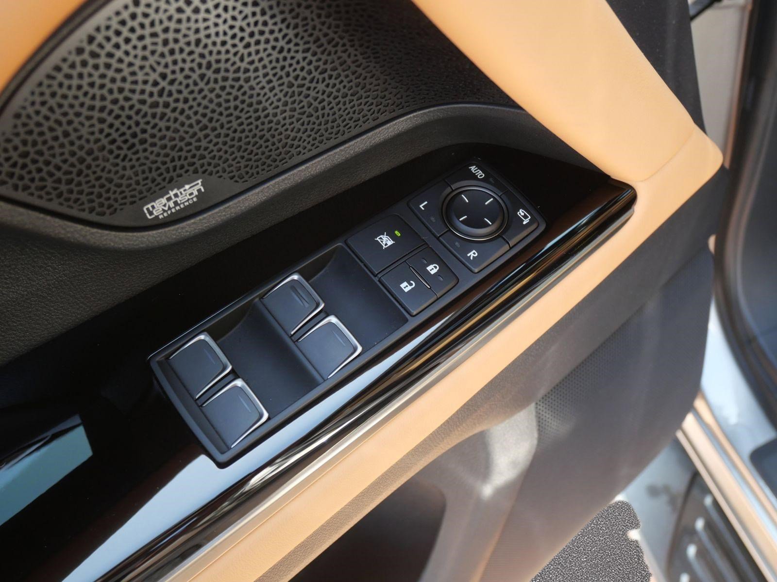 Certified 2024 Lexus LX 600 4WD w/ Luxury Package image 18