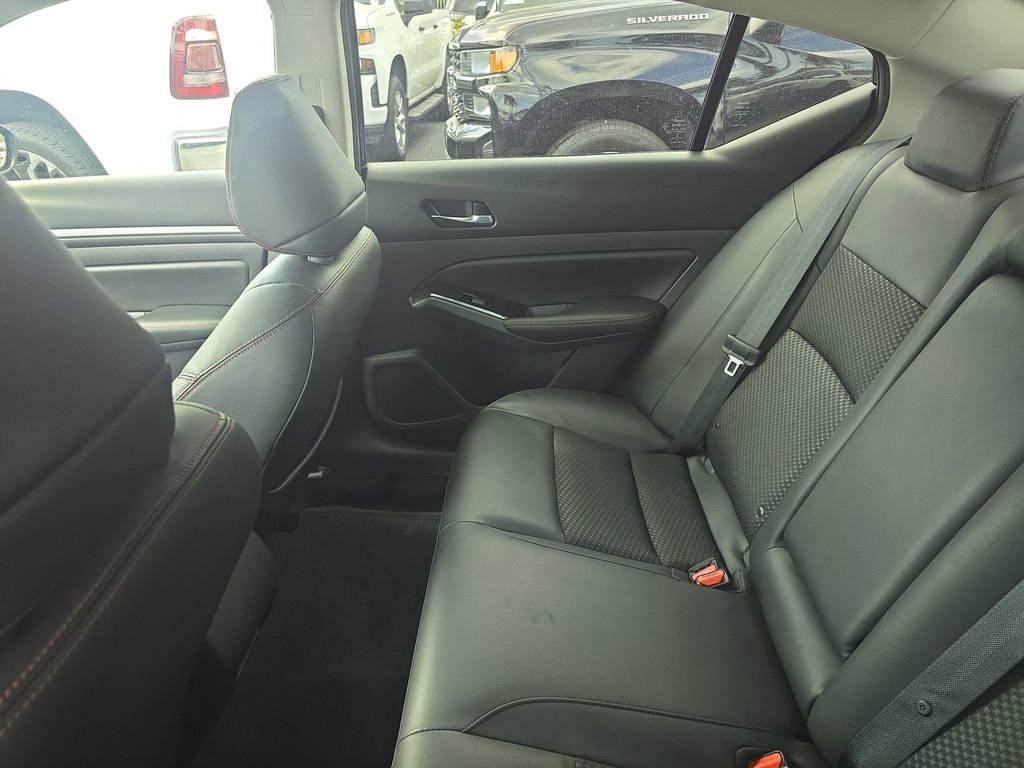 Used 2024 Nissan Altima 2.5 SR image 10