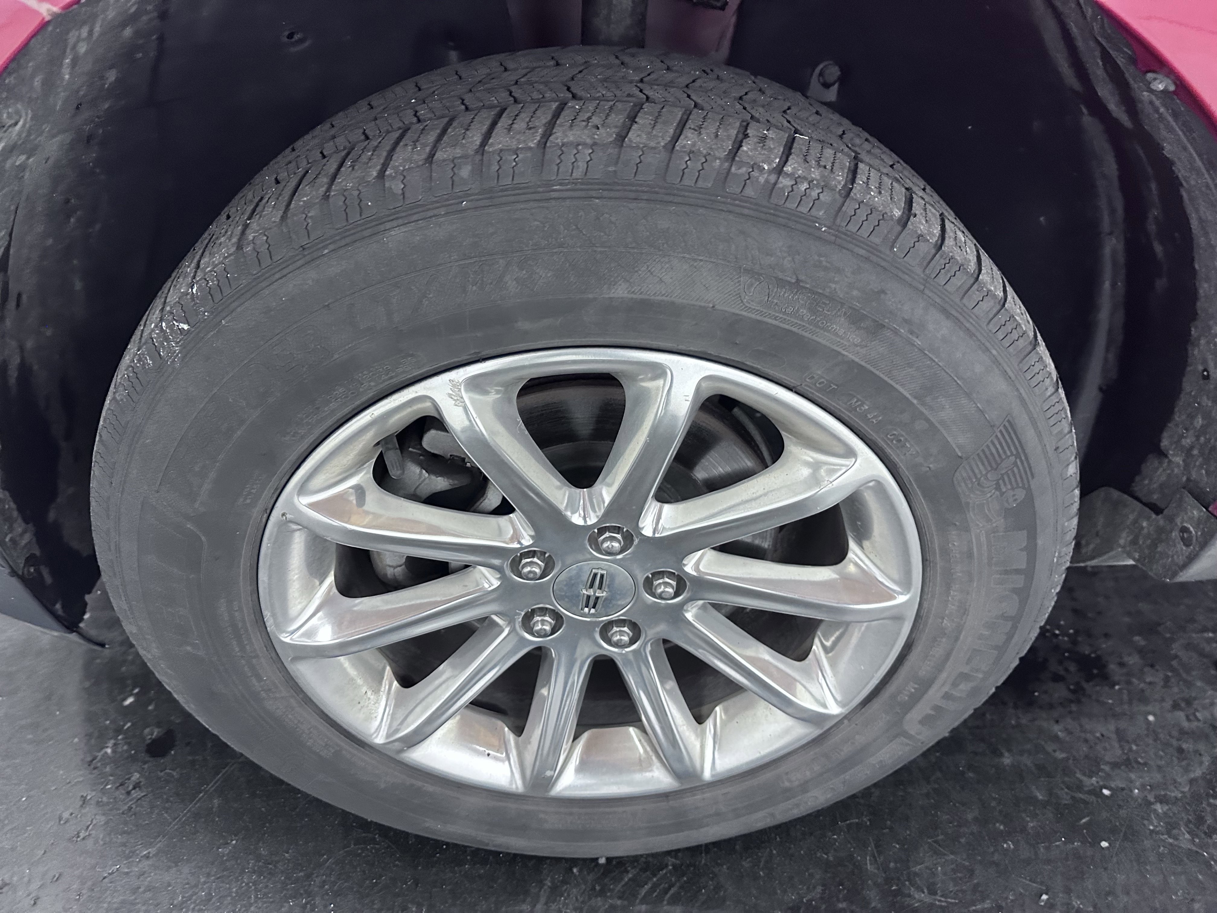 Used 2011 Lincoln MKX 2WD w/ 101A Rapid Spec Order Code image 24