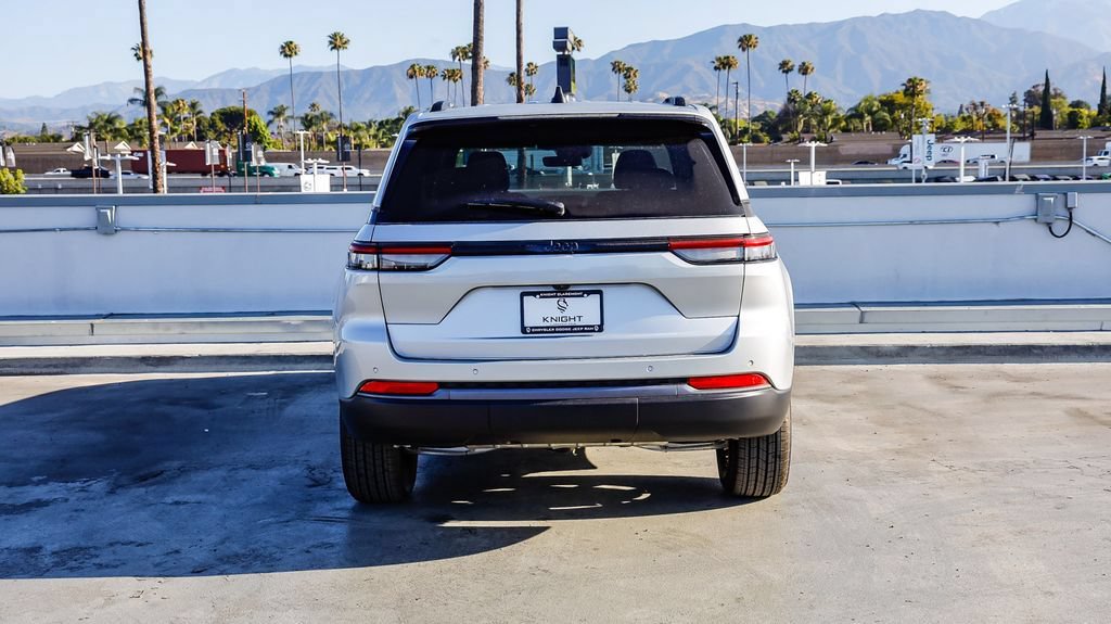 New 2026 Jeep Grand Cherokee Altitude RWD image 8