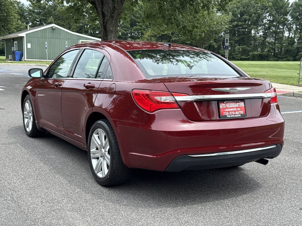 Used 2011 Chrysler 200 Touring FWD image 9