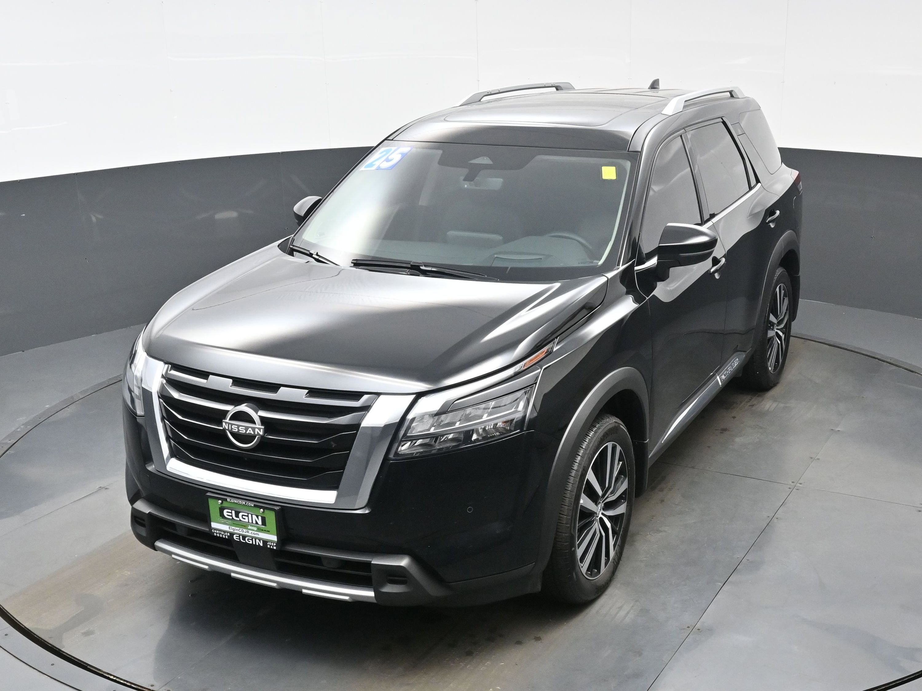 Used 2025 Nissan Pathfinder Platinum w/ Cargo Package image 36