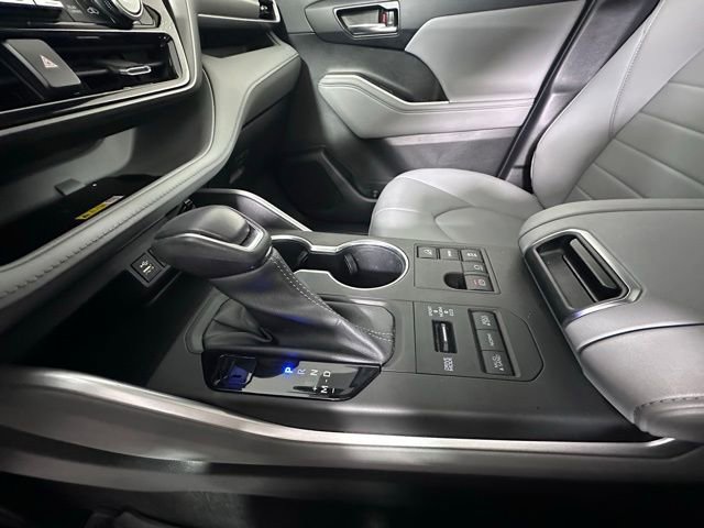 Used 2023 Toyota Highlander XLE image 27