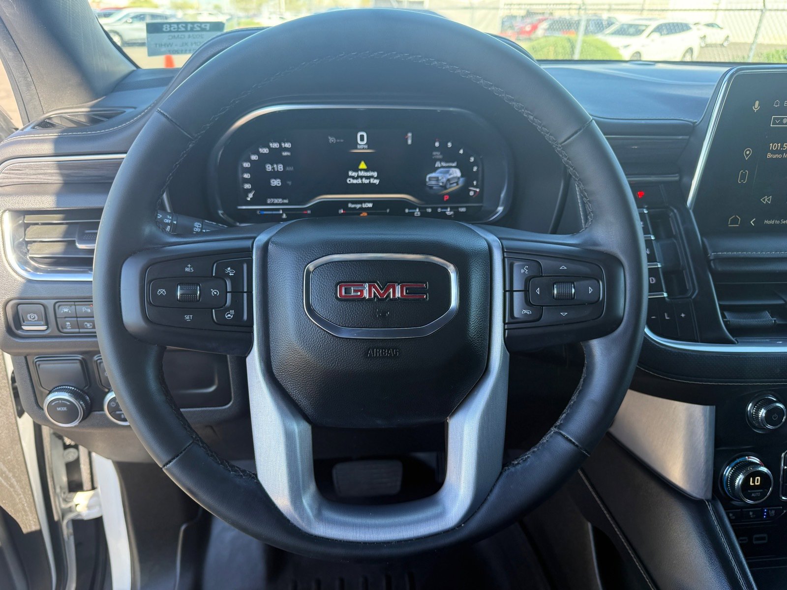 Used 2024 GMC Yukon XL SLT w/ SLT Luxury Package image 13