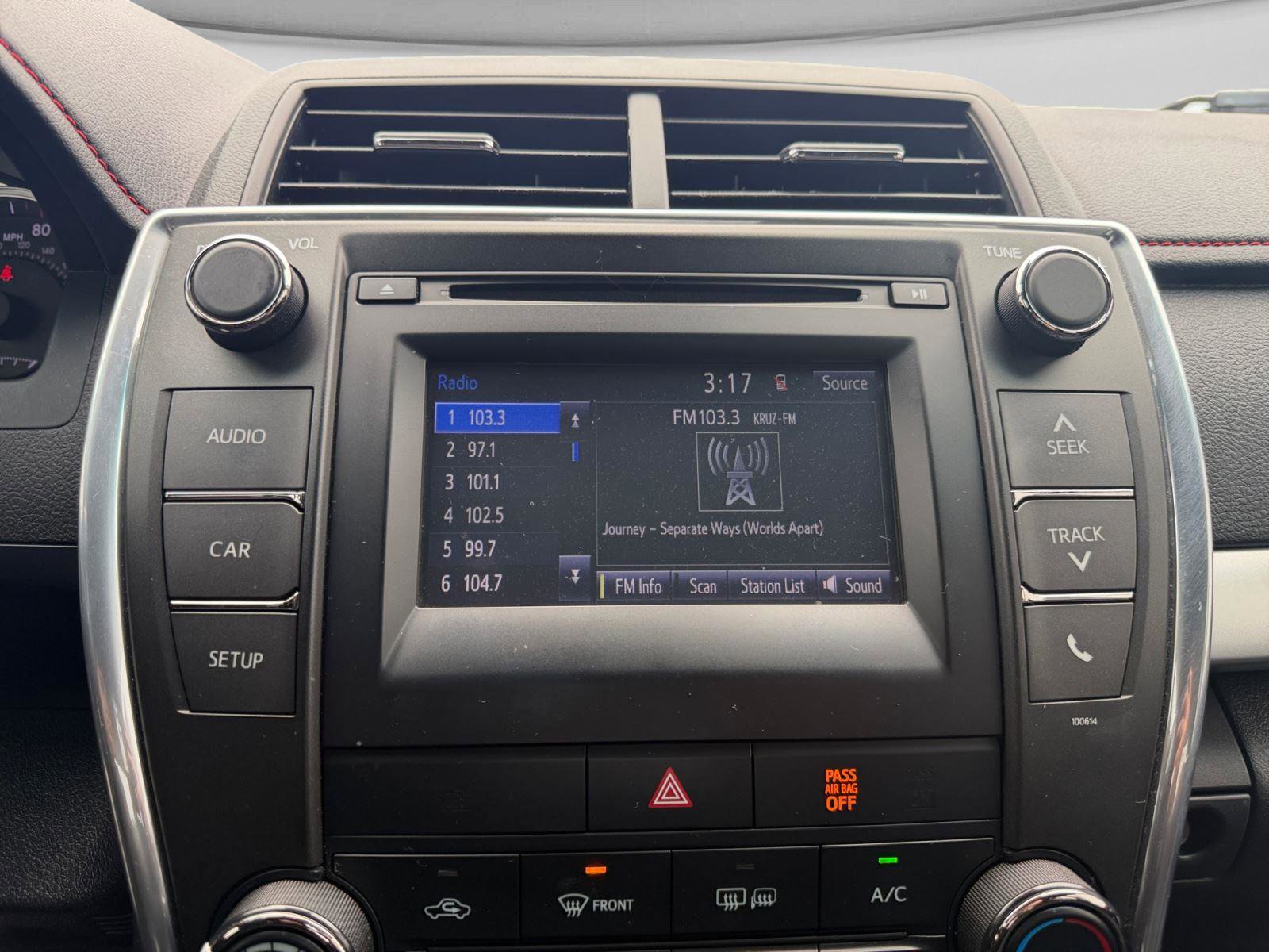 Used 2016 Toyota Camry SE FWD image 17