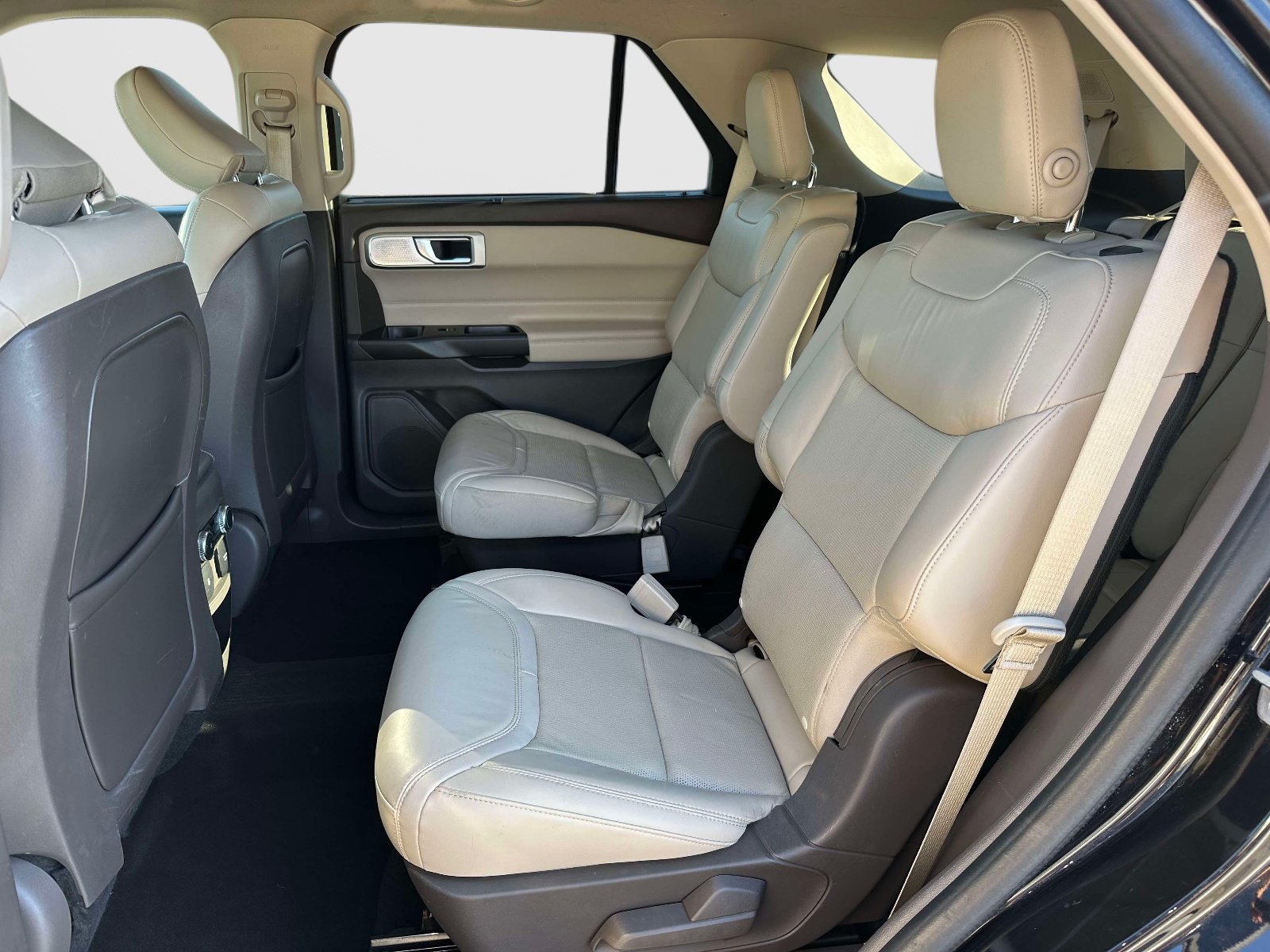 Used 2020 Ford Explorer Platinum w/ Premium Technology Package AWD/4WD image 14