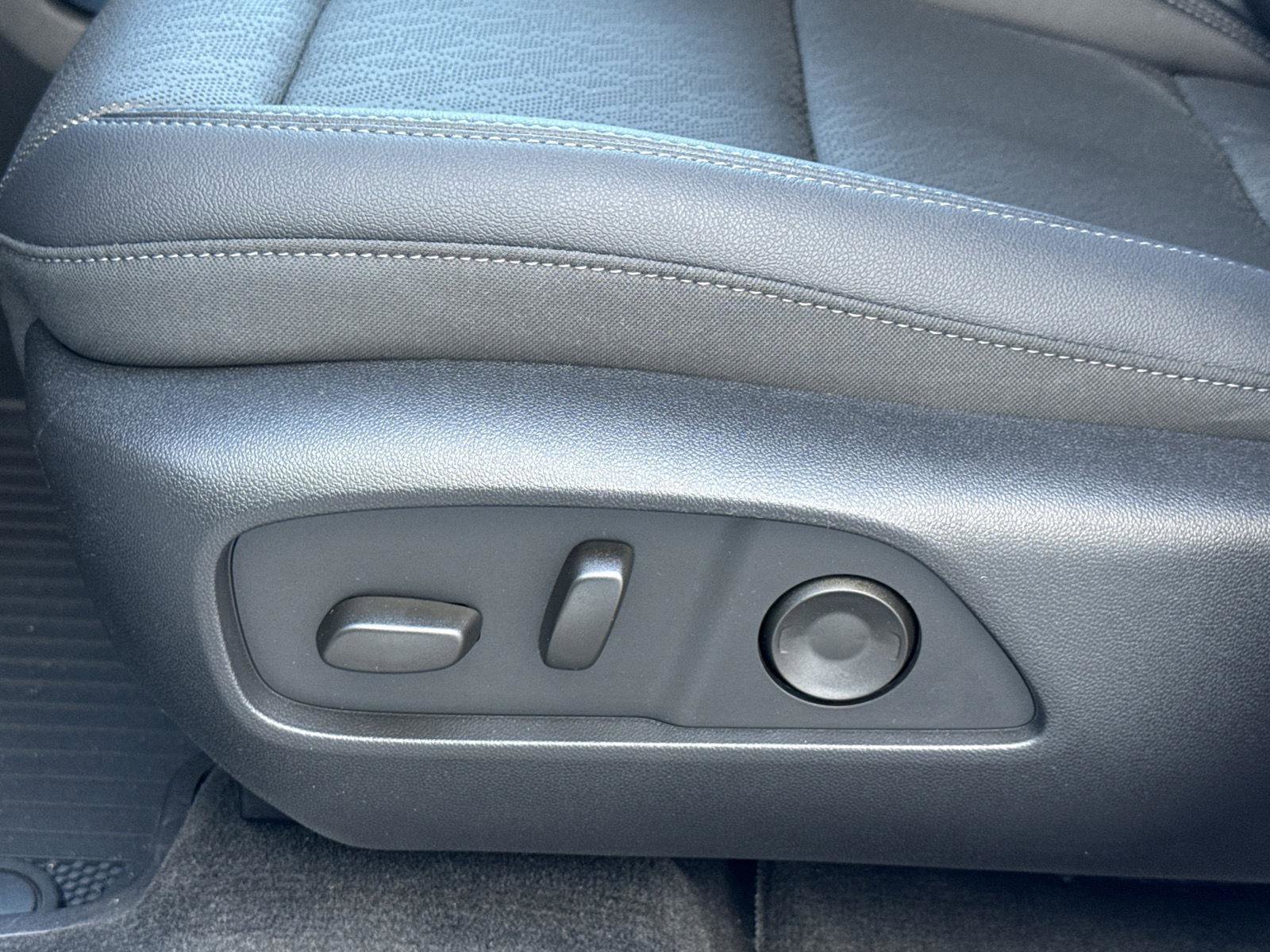 New 2026 Chevrolet Equinox LT w/ Convenience Package II image 14