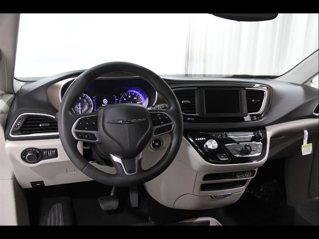 Used 2024 Chrysler Voyager LX image 6