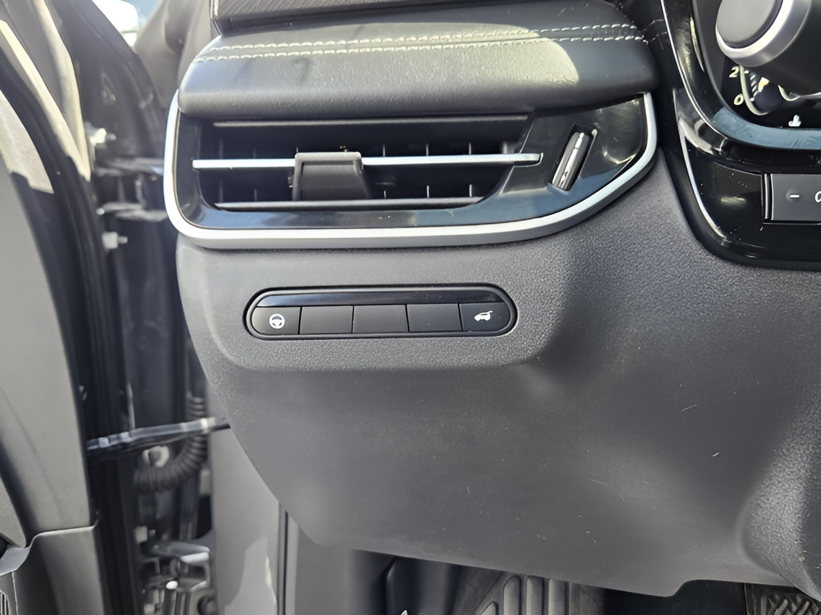 Used 2022 INFINITI QX60 Luxe w/ Cargo Package FWD image 14