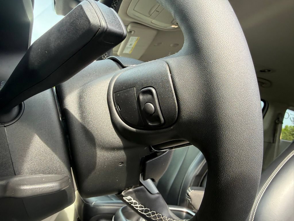 Used 2023 Chrysler Pacifica Touring-L FWD image 20