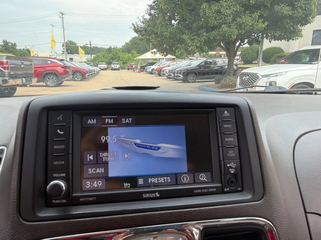 Used 2014 Chrysler Town & Country Touring FWD image 24