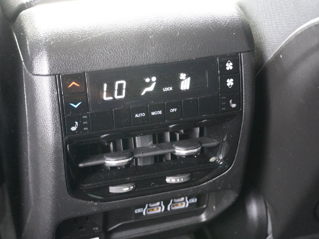 Used 2023 Jeep Grand Cherokee L Limited RWD image 23