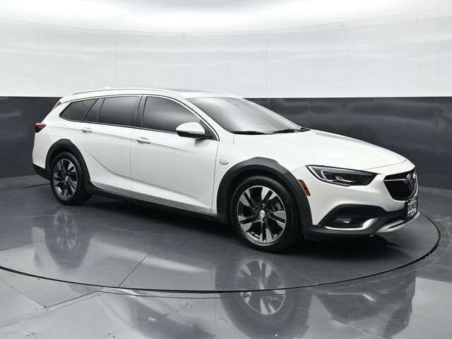 Used 2018 Buick Regal Essence w/ Driver Confidence Package #1 AWD/4WD image 3
