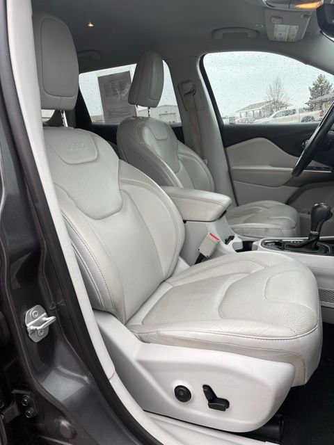 Used 2019 Jeep Cherokee Limited FWD image 31