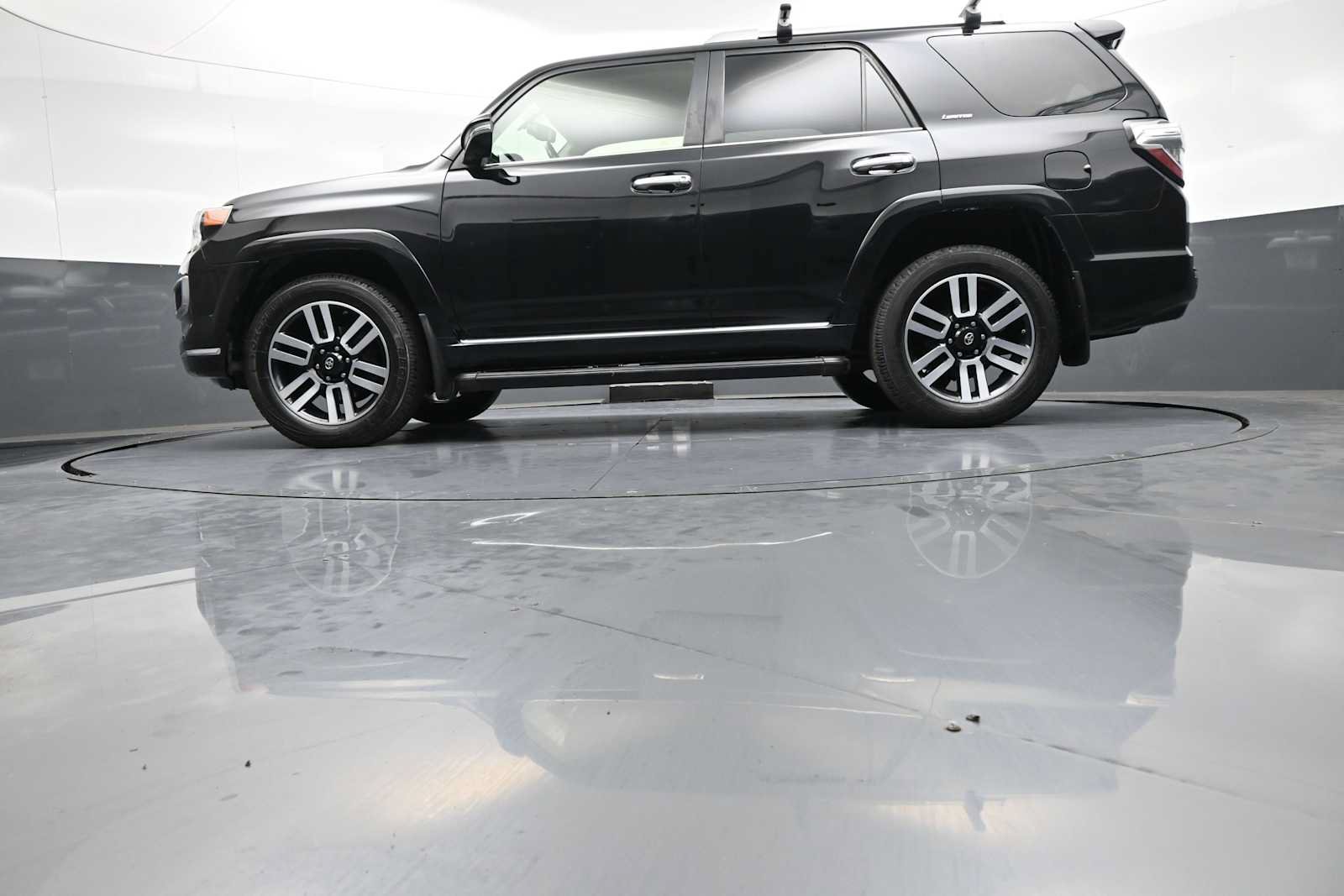 Certified 2019 Toyota 4Runner Limited AWD/4WD image 35