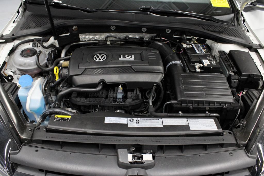 Used 2019 Volkswagen Golf R 4-Door AWD/4WD image 18