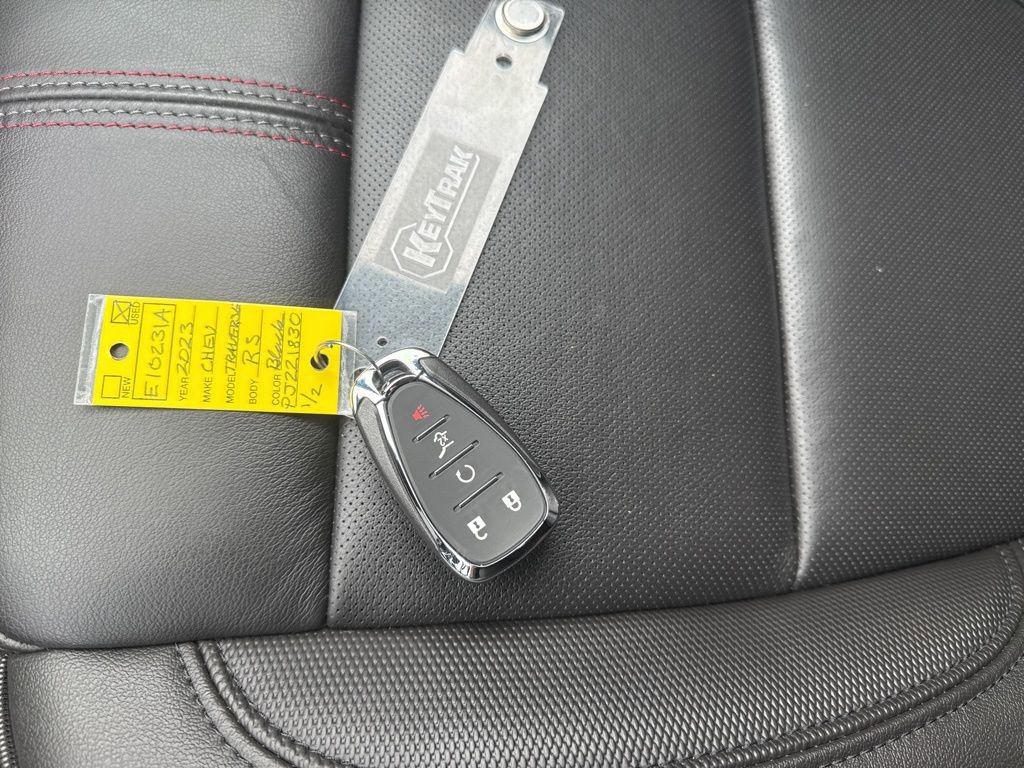 Used 2023 Chevrolet Traverse RS image 27