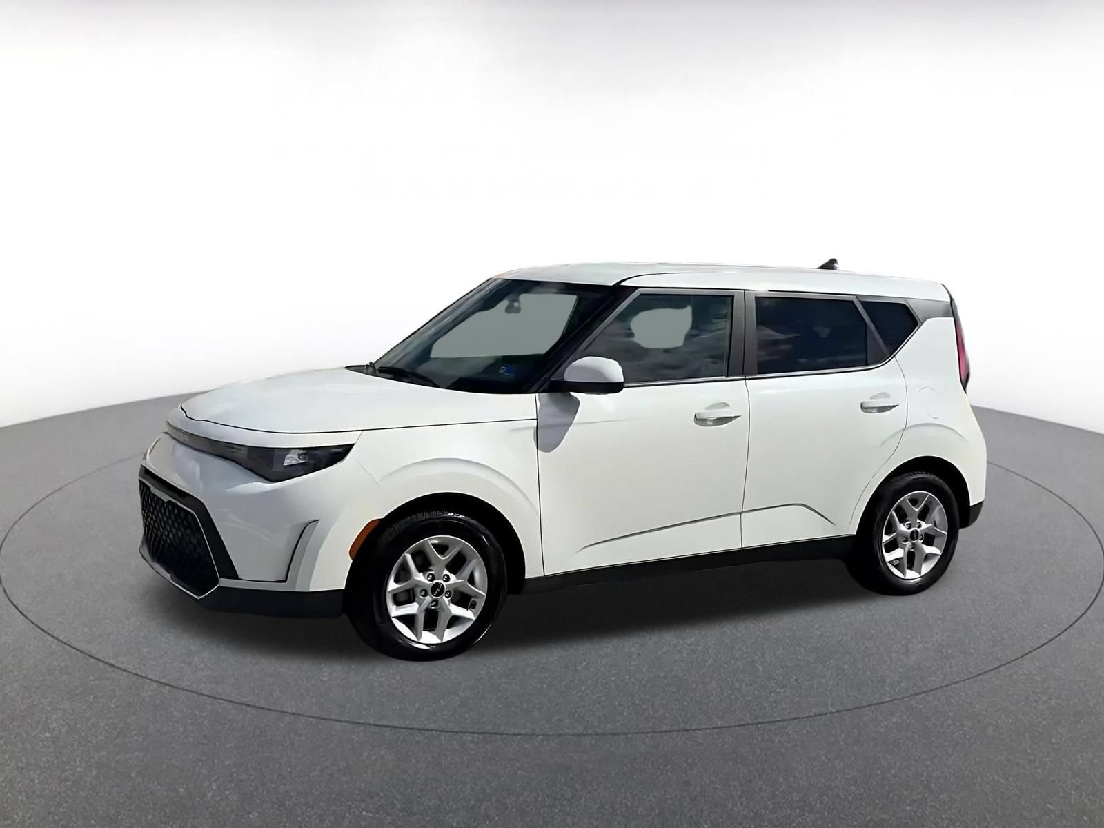 Used 2025 Kia Soul LX w/ LX Technology Package FWD image 7