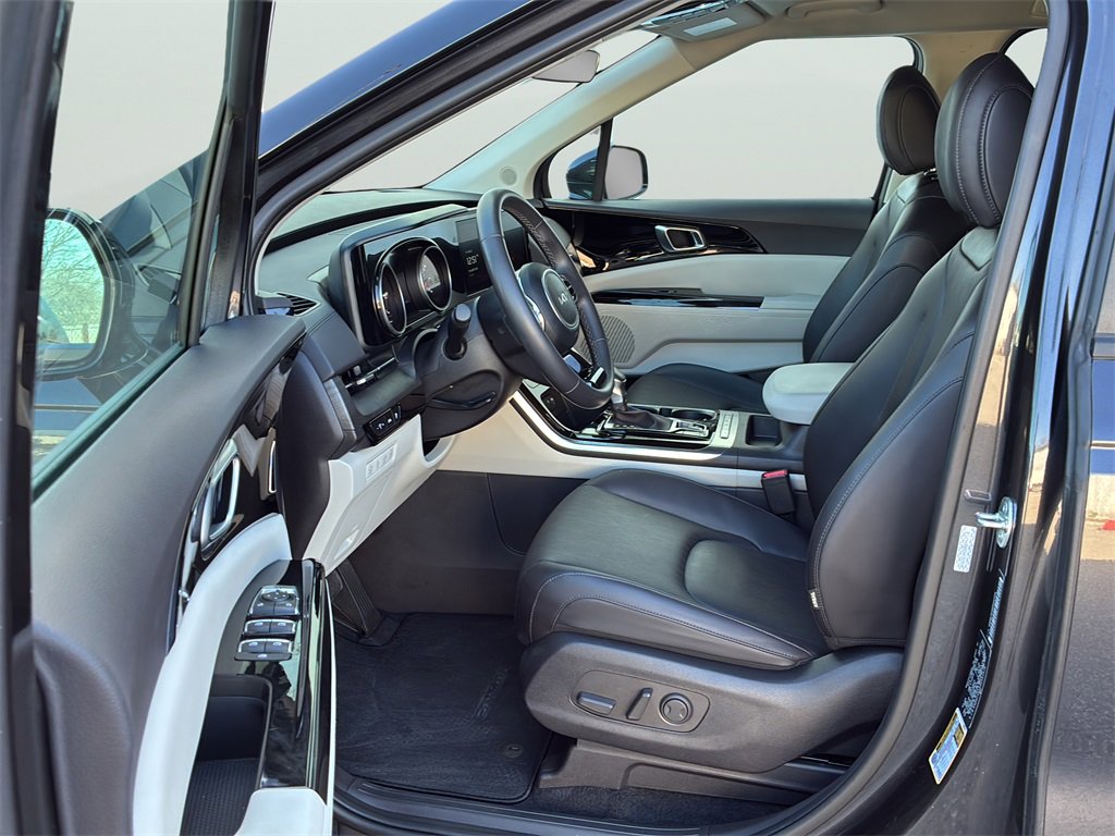 Certified 2024 Kia Carnival EX image 13