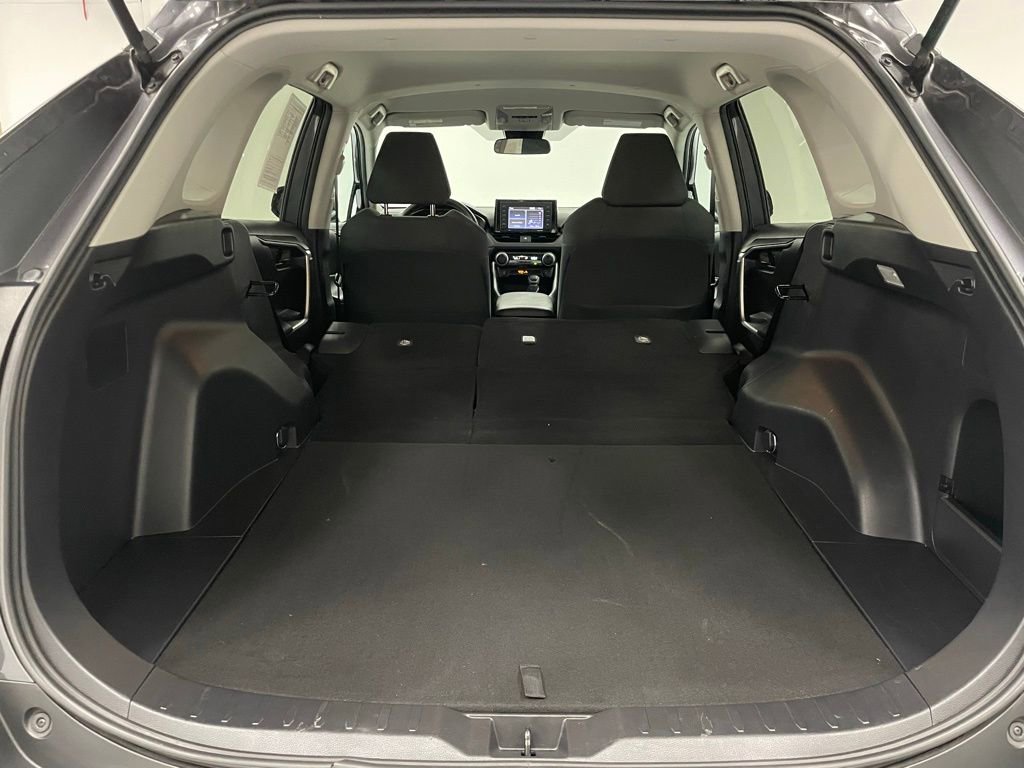 Used 2021 Toyota RAV4 LE image 24
