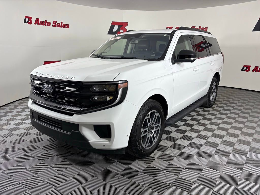 Used 2025 Ford Expedition Active image 2