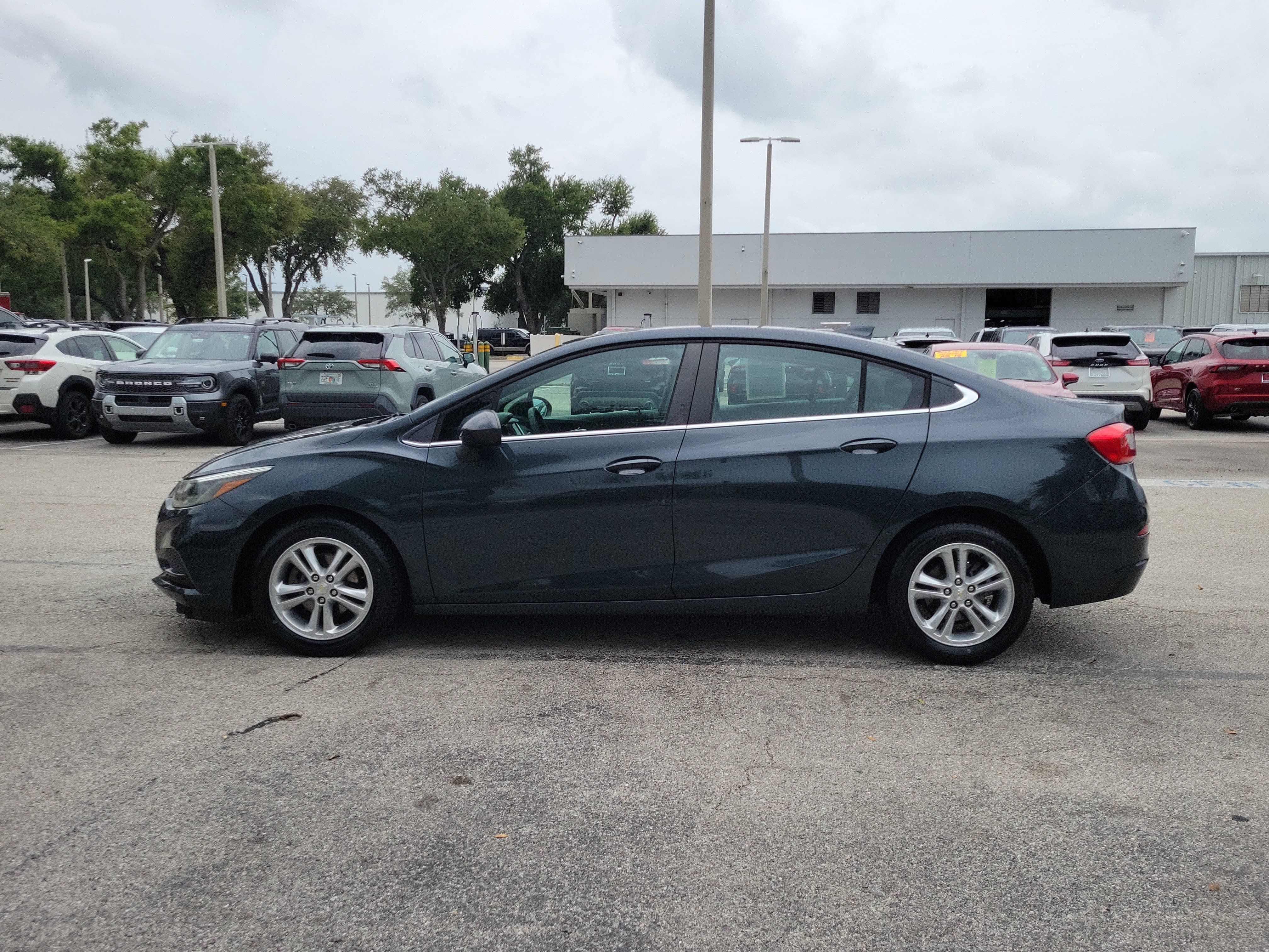 Used 2018 Chevrolet Cruze LT FWD image 6