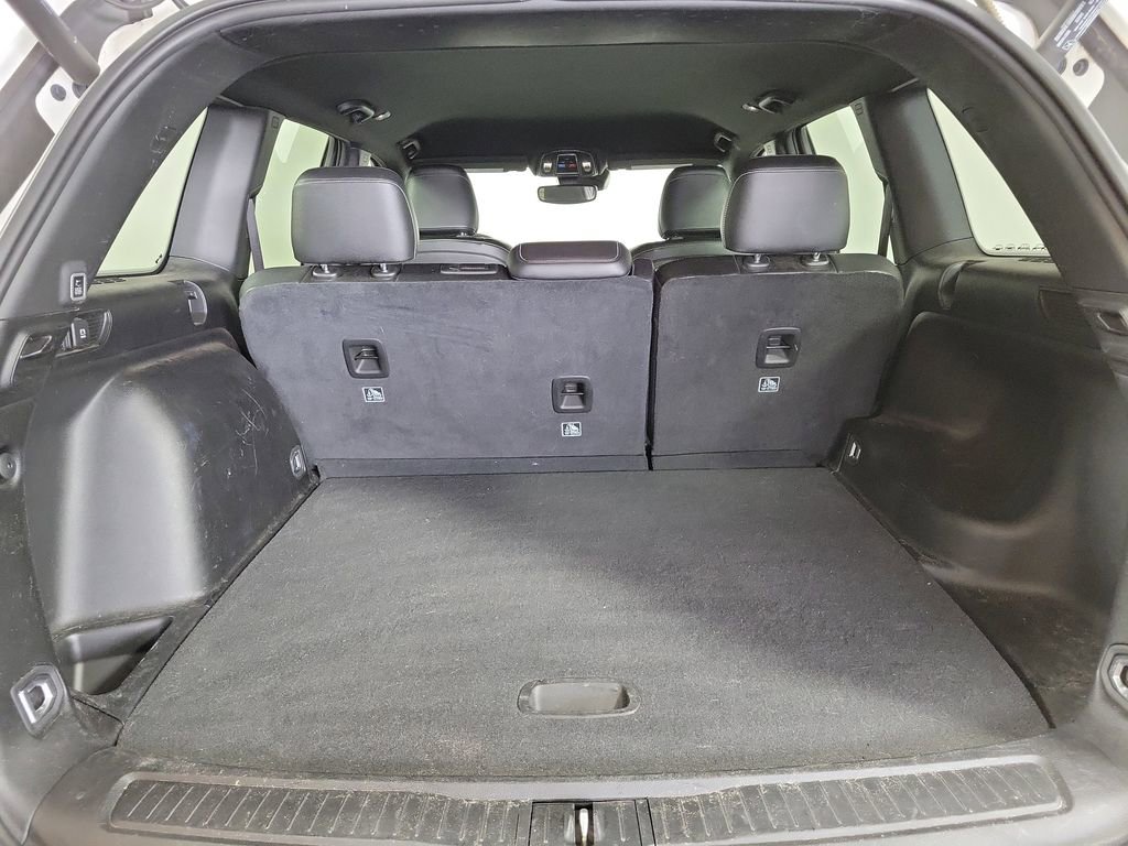 Used 2023 Jeep Grand Cherokee Laredo AWD/4WD image 24