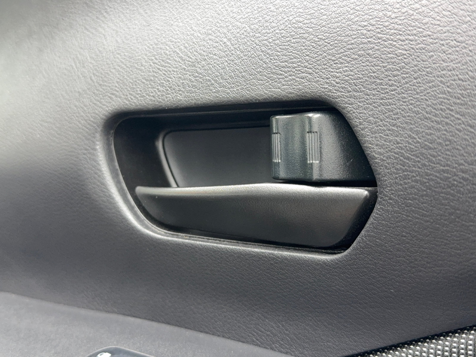 Used 2020 Nissan Kicks S FWD image 43