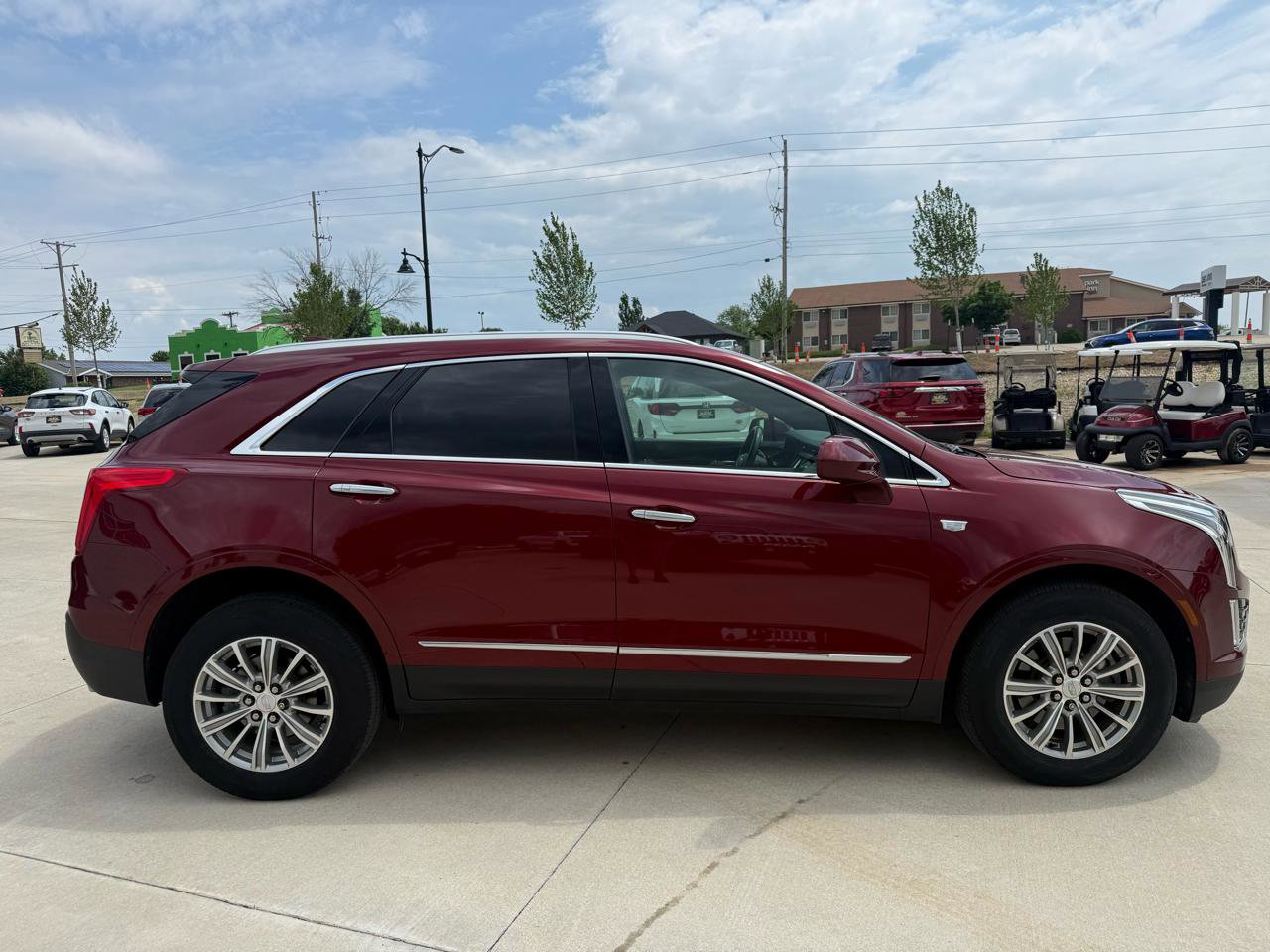 Used 2017 Cadillac XT5 Luxury w/ Driver Awareness Package AWD/4WD image 4