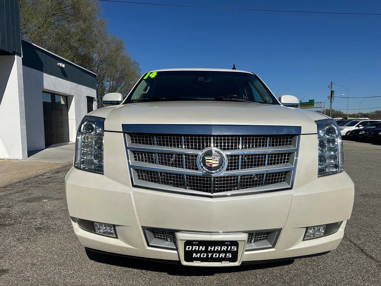 Used 2014 Cadillac Escalade Platinum AWD/4WD image 3