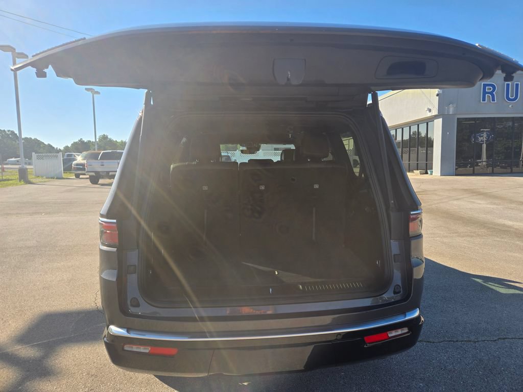 Used 2022 Jeep Wagoneer Series II AWD/4WD image 5