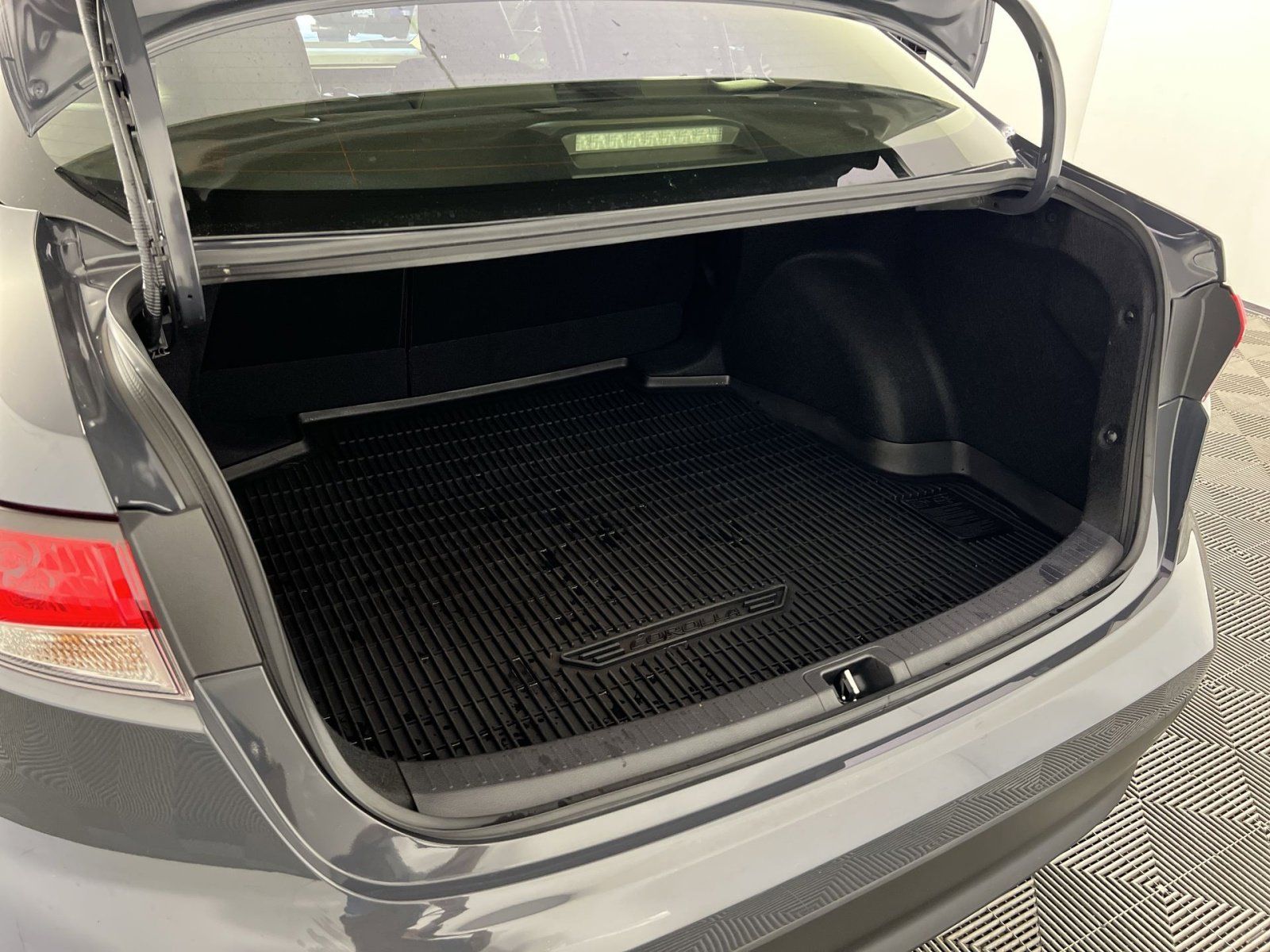 Used 2025 Toyota Corolla LE image 26