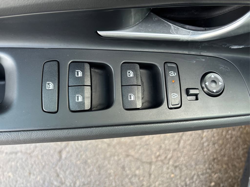 Used 2024 Hyundai Elantra SEL image 31