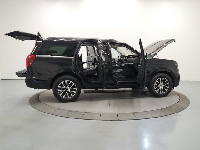 Used 2025 Ford Expedition Platinum AWD/4WD image 16