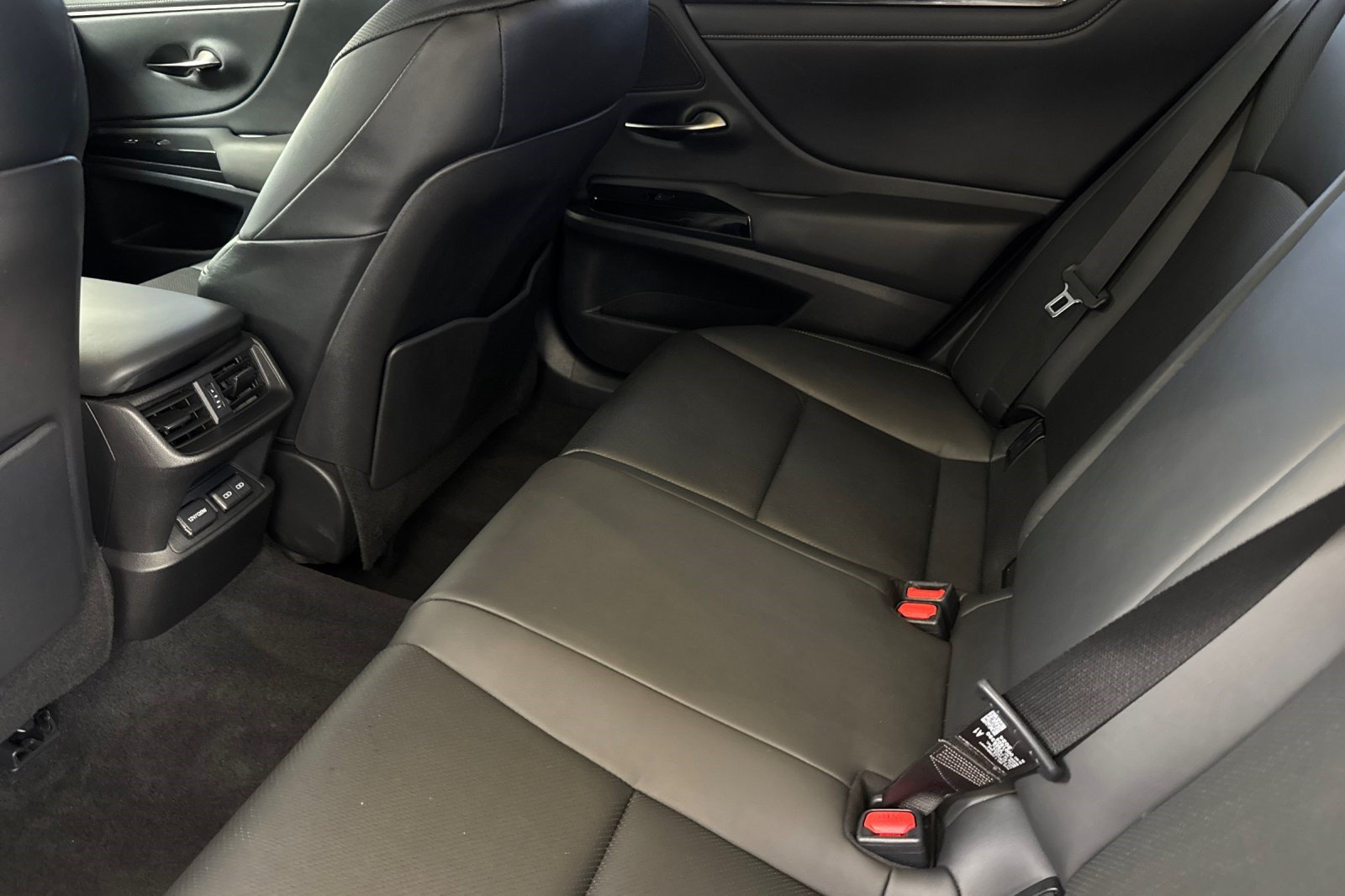 Used 2024 Lexus ES 350 w/ Accessory Package (Z1) FWD image 15