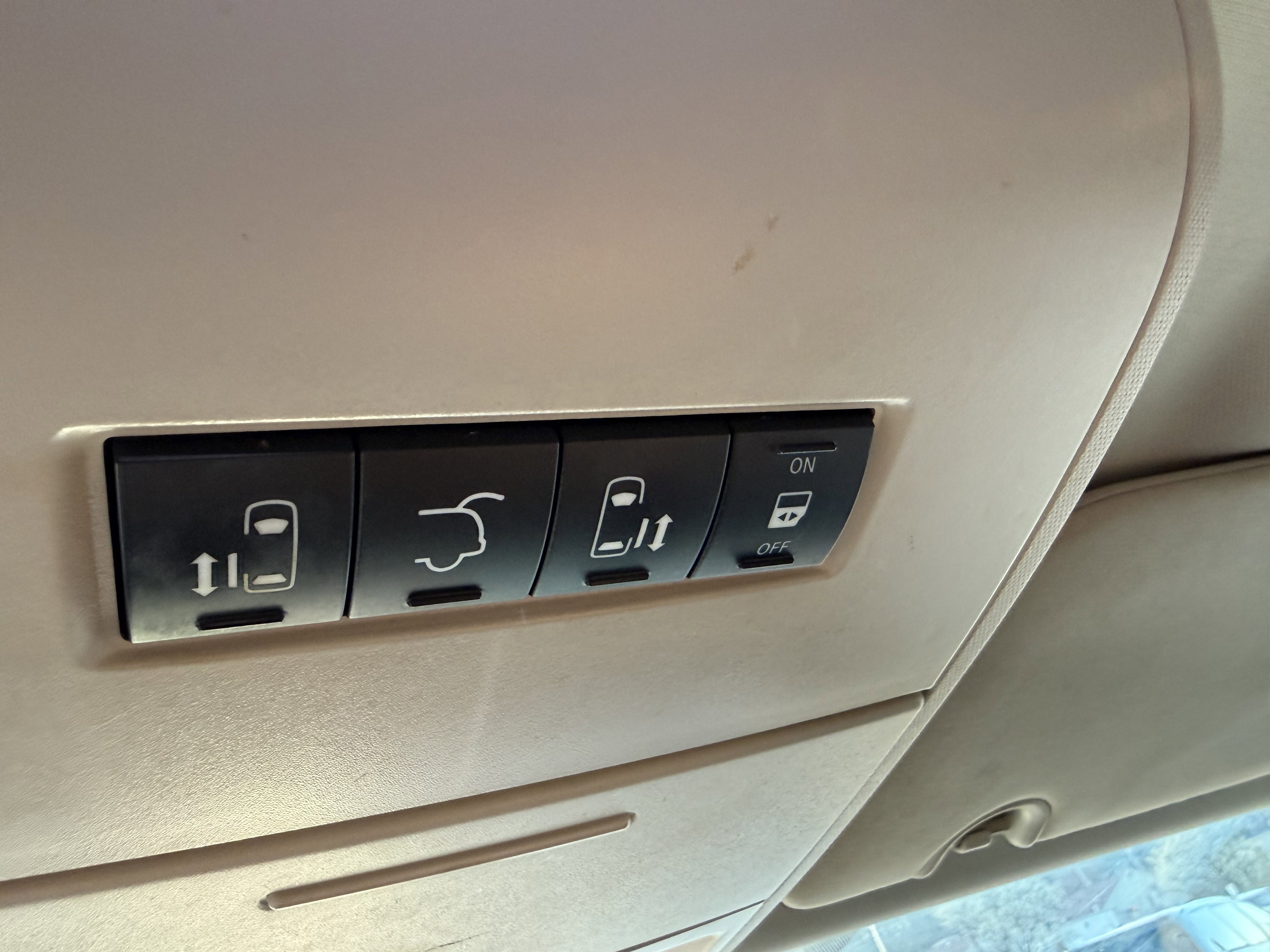 Used 2011 Dodge Grand Caravan Crew w/ Safety Sphere Group FWD image 25