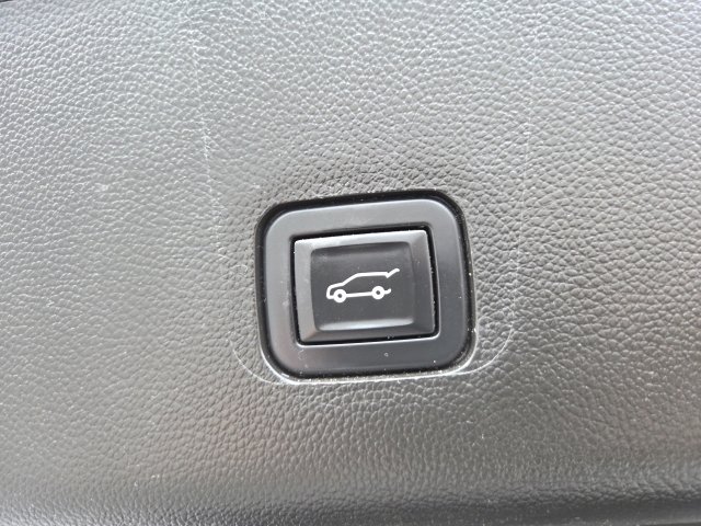 Used 2020 Chevrolet Traverse LT w/ Driver Confidence II Package AWD/4WD image 13