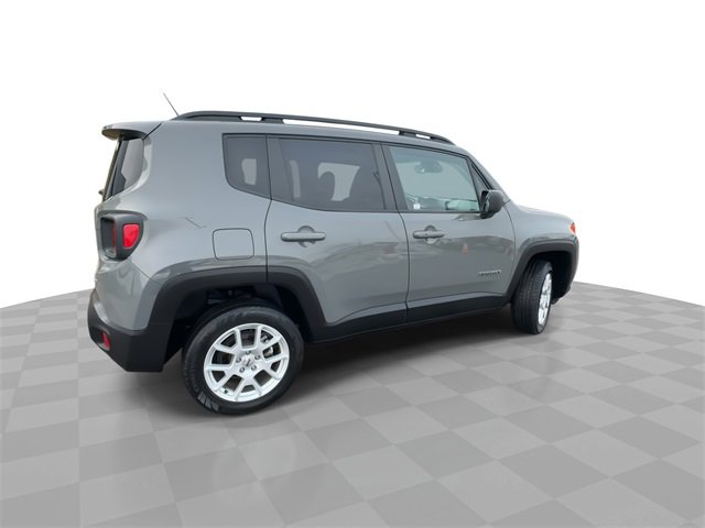 Used 2022 Jeep Renegade Latitude w/ Sun/Sound Group image 3