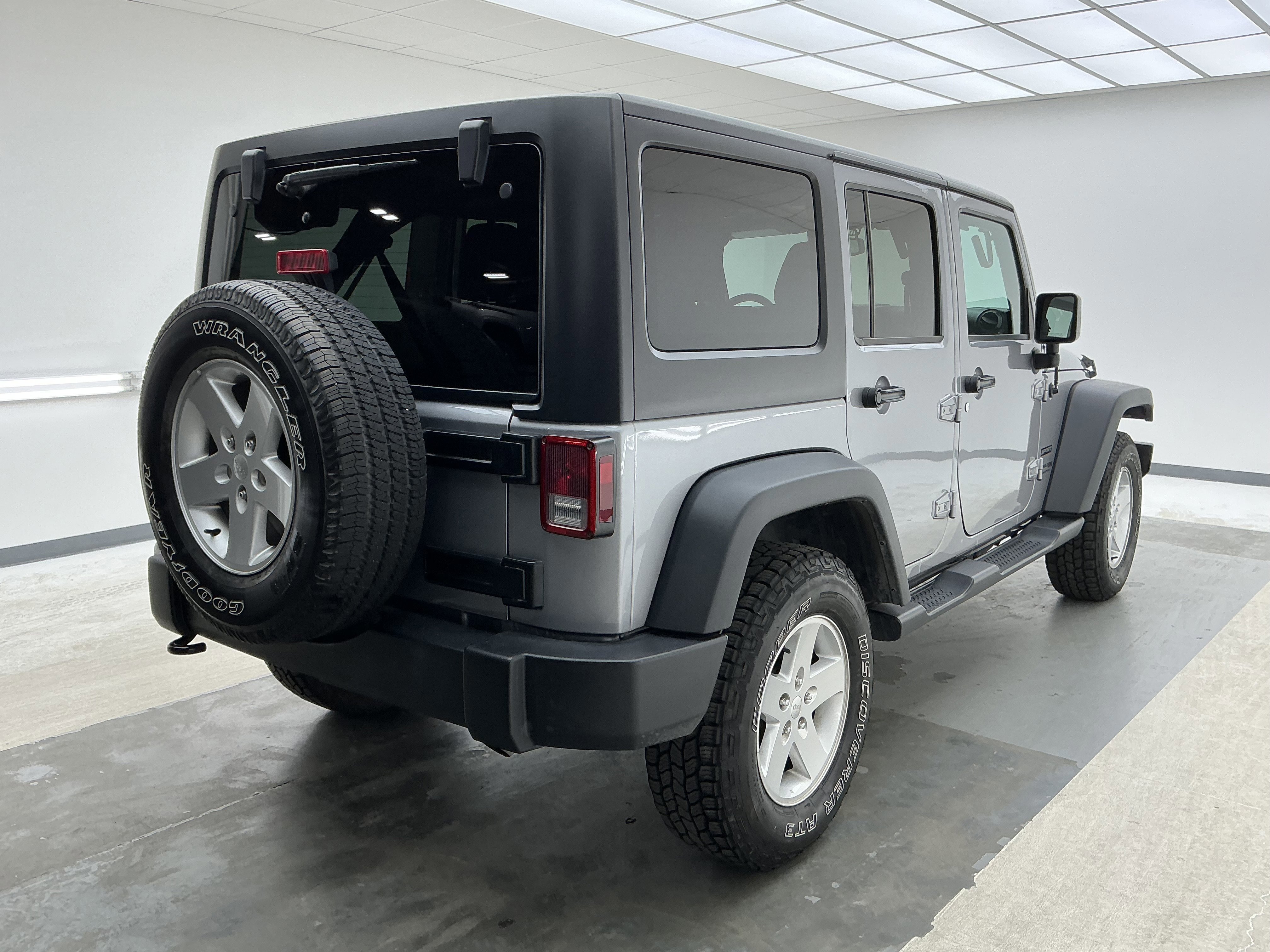 Used 2018 Jeep Wrangler Unlimited Sport S image 4