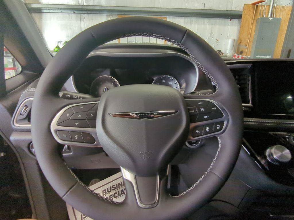 New 2026 Chrysler Pacifica Select FWD image 12
