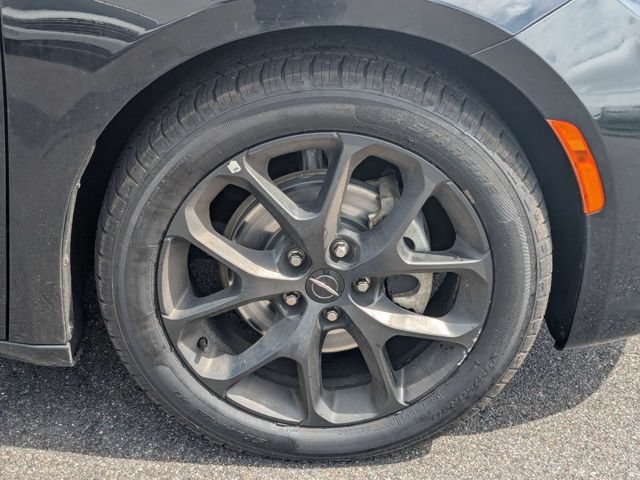 Used 2025 Chrysler Pacifica Limited FWD image 11