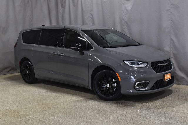 Certified 2025 Chrysler Pacifica Select image 4