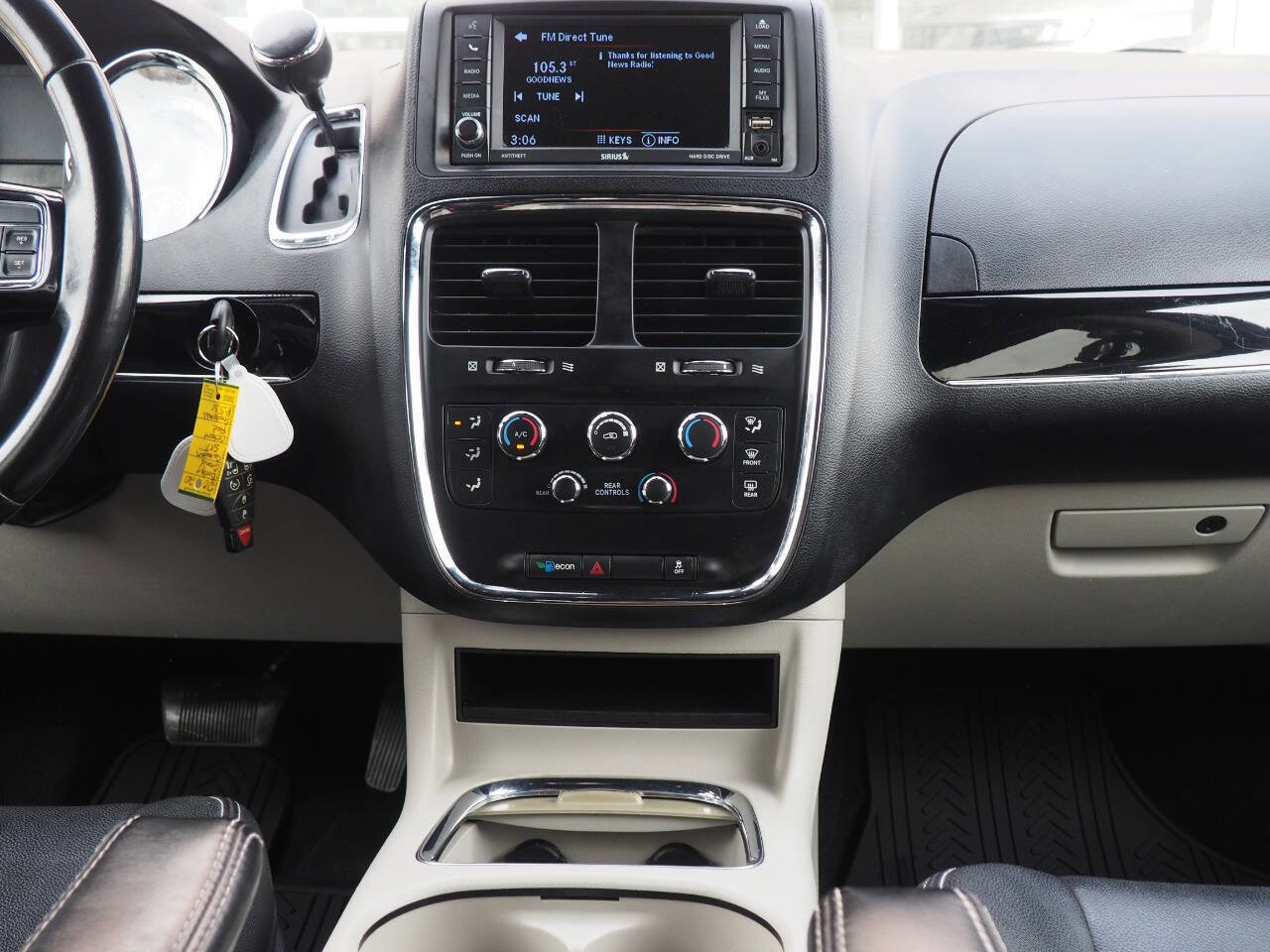 Used 2020 Dodge Grand Caravan SXT FWD image 18