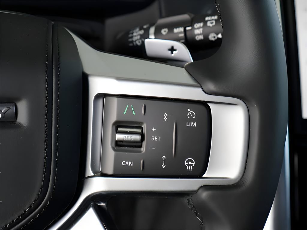 New 2025 Land Rover Discovery Dynamic SE image 35