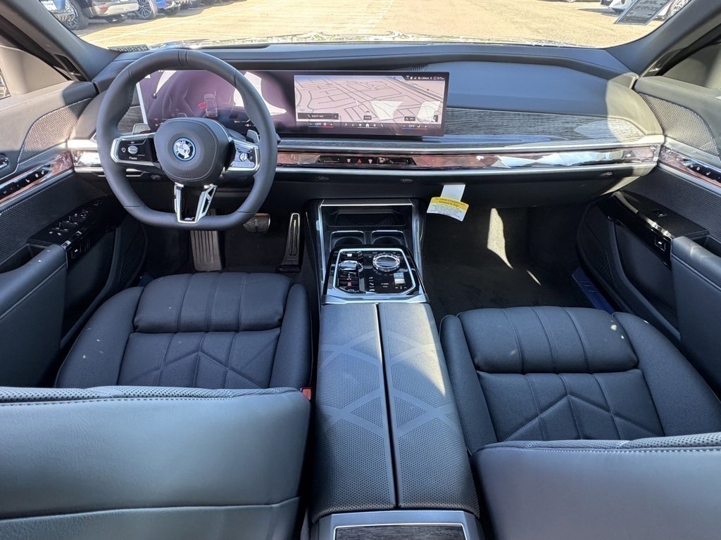 New 2026 BMW 750e xDrive w/ Executive Package image 28