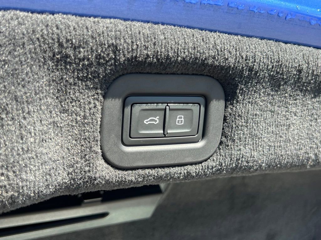 Used 2025 Bentley Flying Spur Plug-In Hybrid image 23