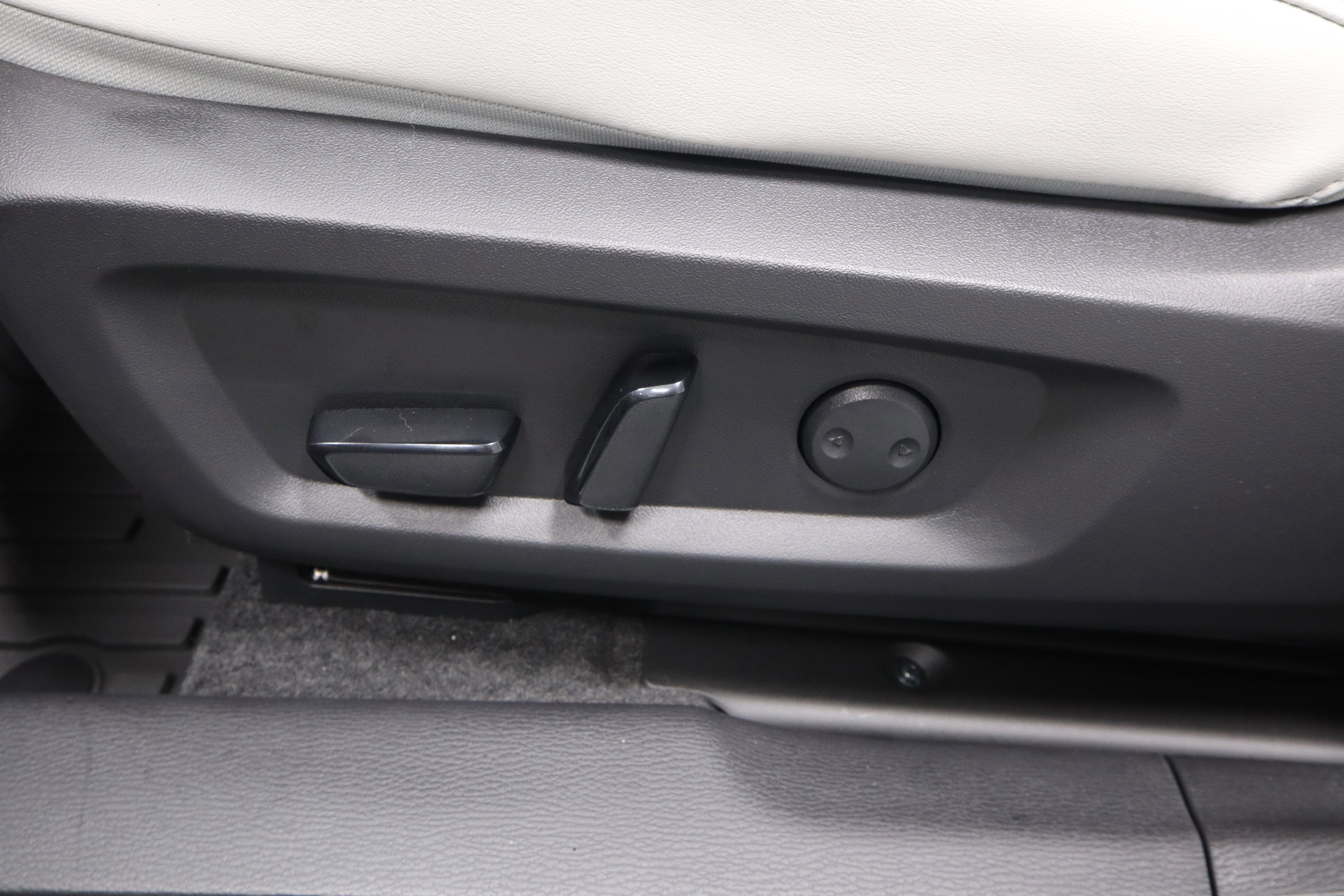 New 2026 Mitsubishi Outlander SE image 16