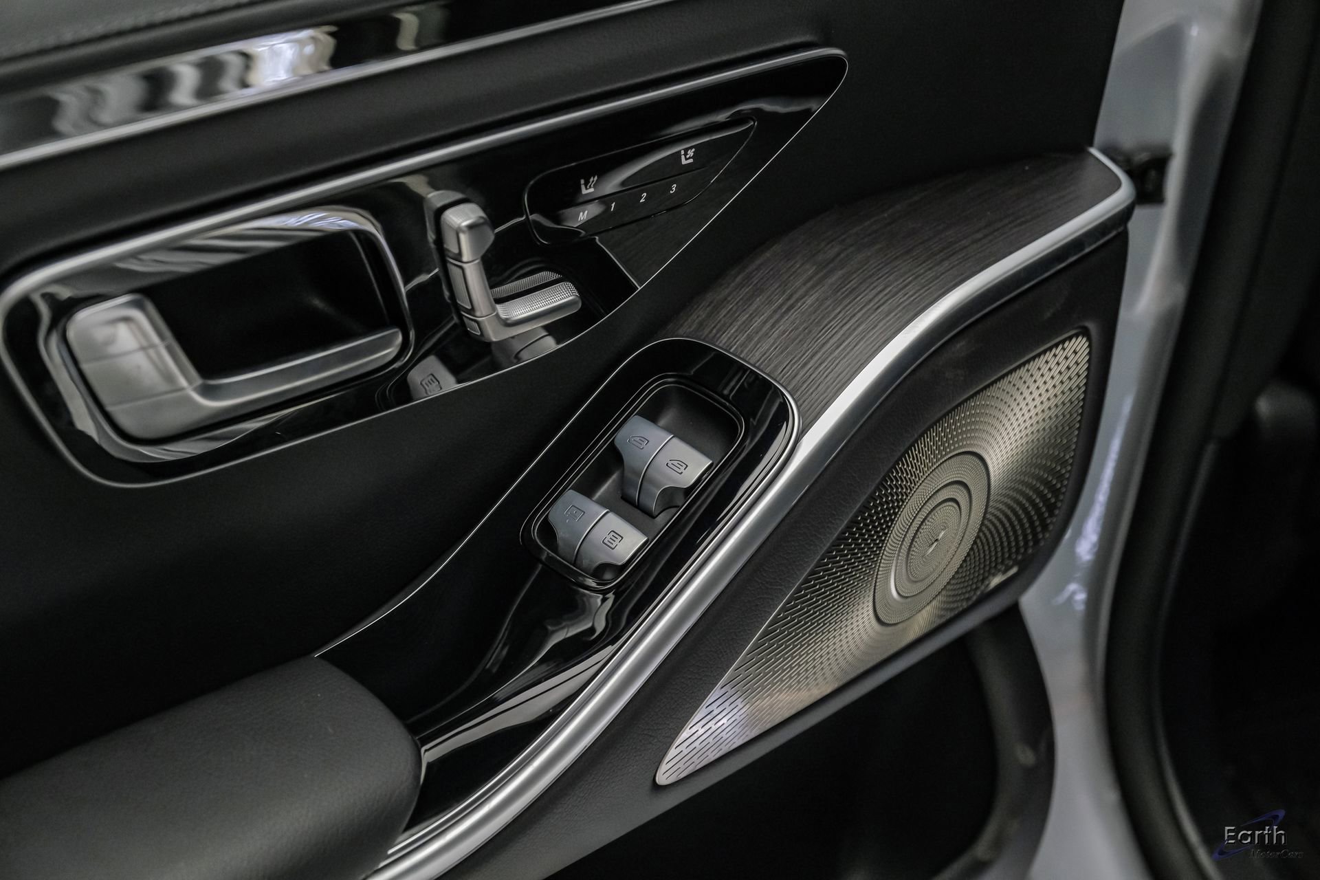 Used 2022 Mercedes-Benz S 580 4MATIC Sedan w/ AMG Line Package image 99